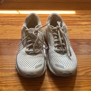 Brooks Ghost 12 White Size 7
